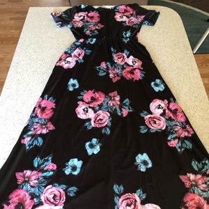 NWOT black floral maxi! Has pockets!